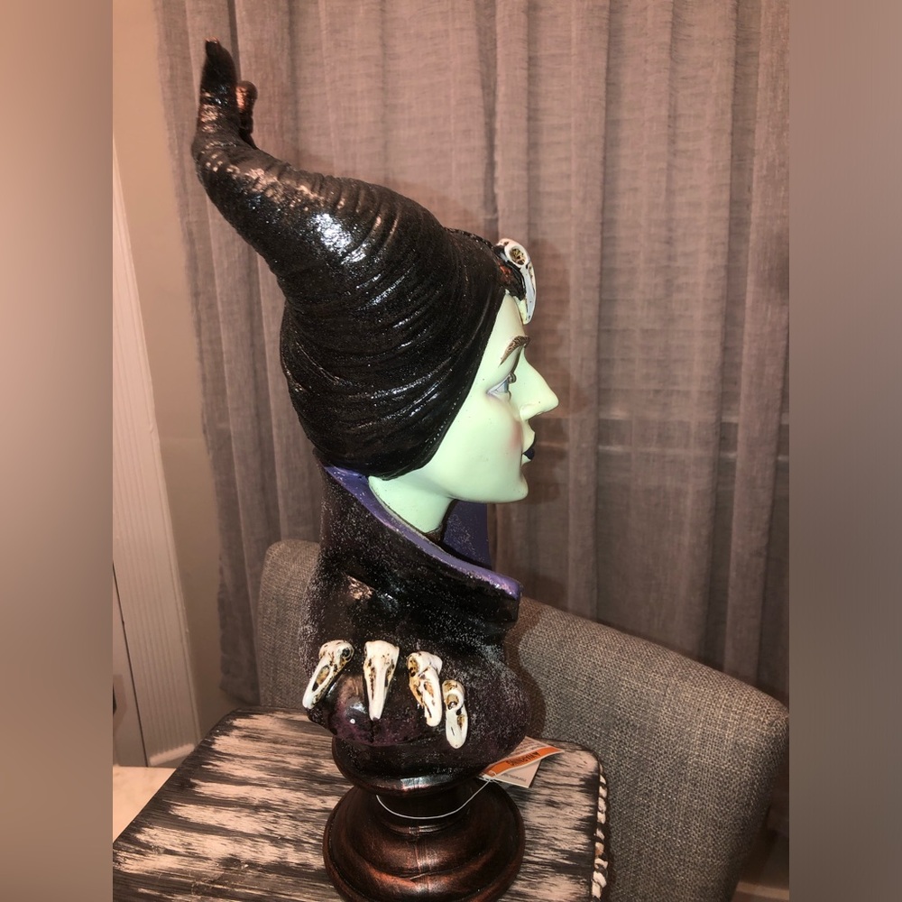 🖤 Maleficent Bust - LED - Picture 6 of 7